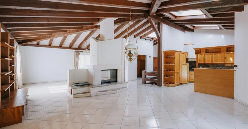Magnifique maison de 311m2 sur une parcelle de 1200m2 à Bassecourt.
