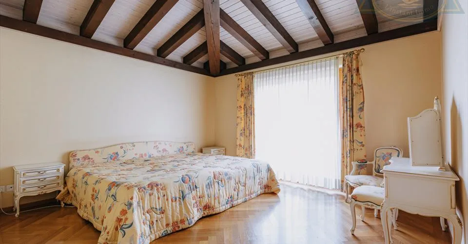 Magnifique maison de 311m2 sur une parcelle de 1200m2 à Bassecourt.
