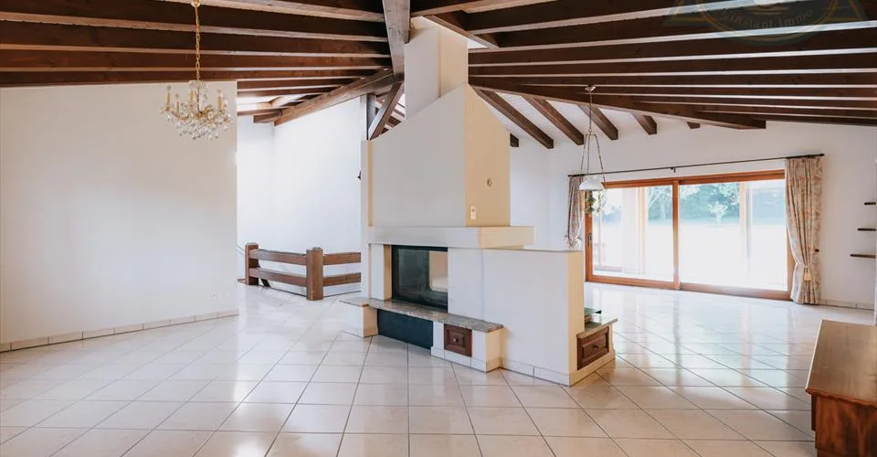 Magnifique maison de 311m2 sur une parcelle de 1200m2 à Bassecourt.