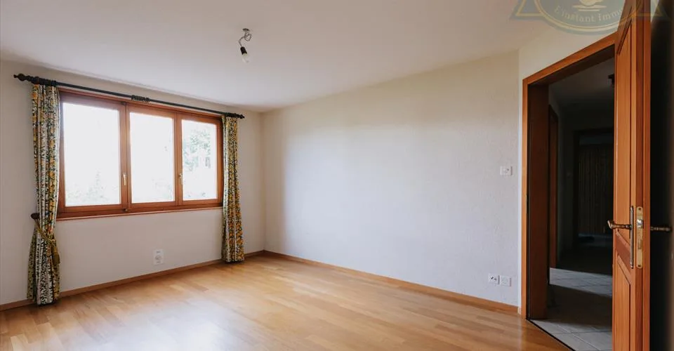 Magnifique maison de 311m2 sur une parcelle de 1200m2 à Bassecourt.