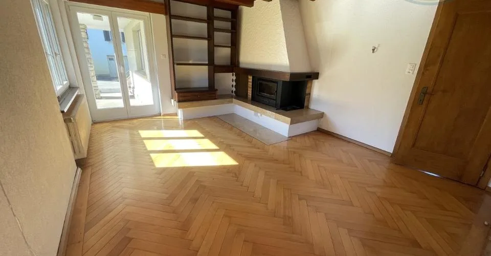 Grande maison rénovée située au centre du village de Chevenez