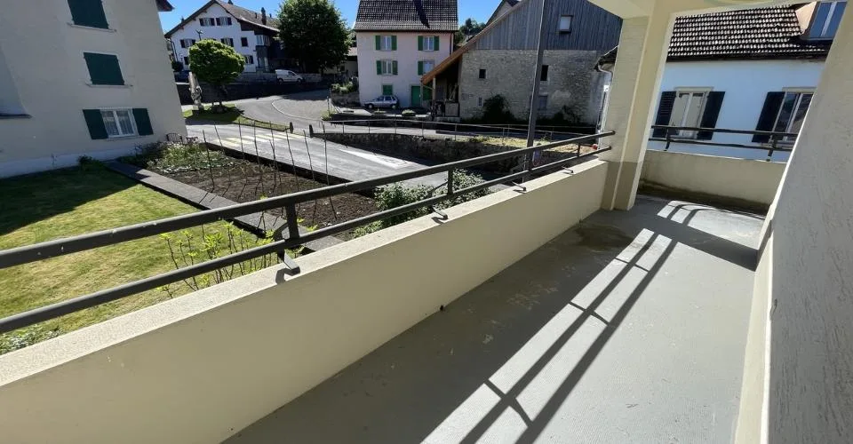Grande maison rénovée située au centre du village de Chevenez