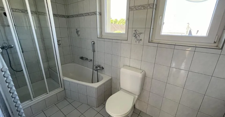 Grande maison rénovée située au centre du village de Chevenez