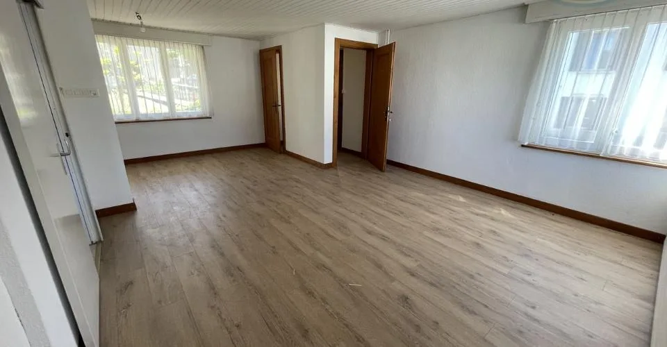 Grande maison rénovée située au centre du village de Chevenez