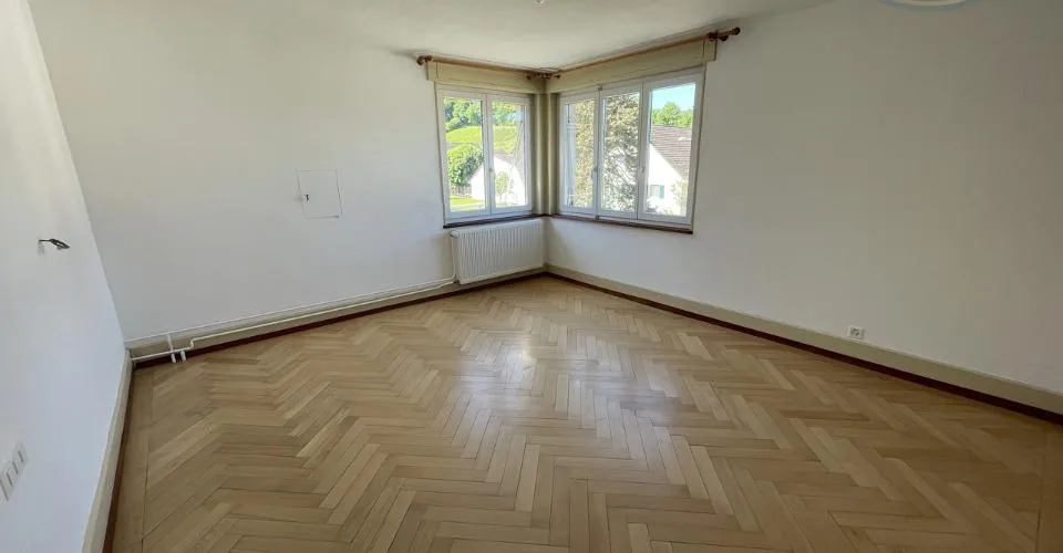 Grande maison rénovée située au centre du village de Chevenez