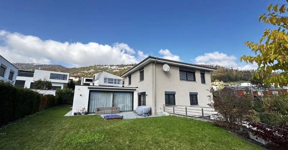 Villa de 8.5 pièces à vendre sur les hauteurs de Delémont