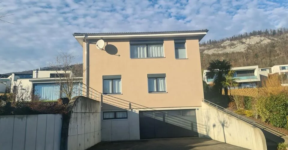 Villa de 8.5 pièces à vendre sur les hauteurs de Delémont