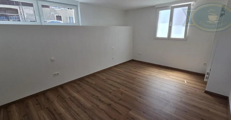 Appartement rénové avec terrasse et jardin, entrée indépendante