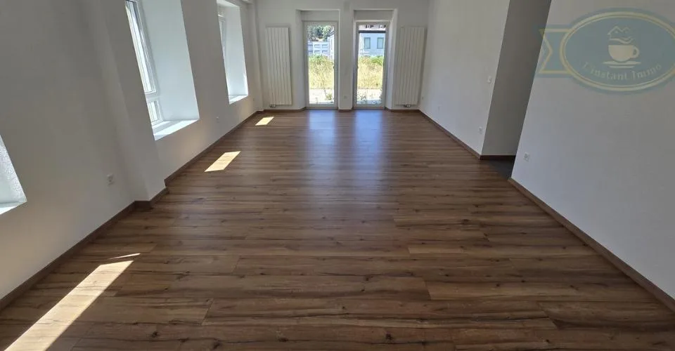 Appartement rénové avec terrasse et jardin, entrée indépendante