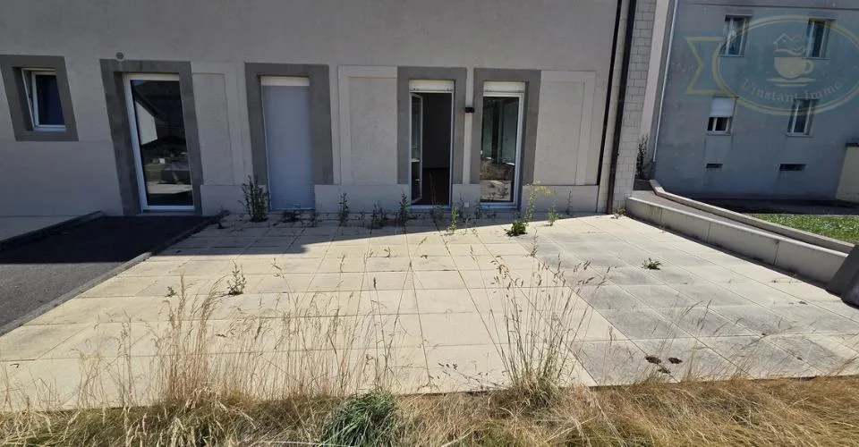 Appartement rénové avec terrasse et jardin, entrée indépendante