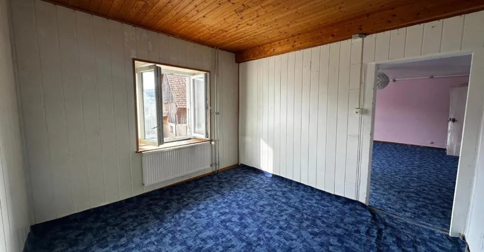 Maison de caractère de 5 chambres avec grange Fort potentiel de transformation à Alle