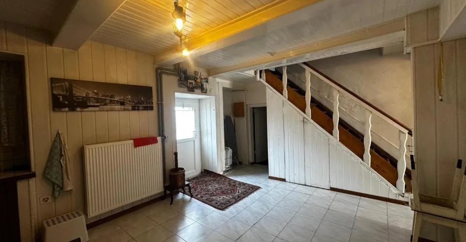 Maison de caractère de 5 chambres avec grange Fort potentiel de transformation à Alle