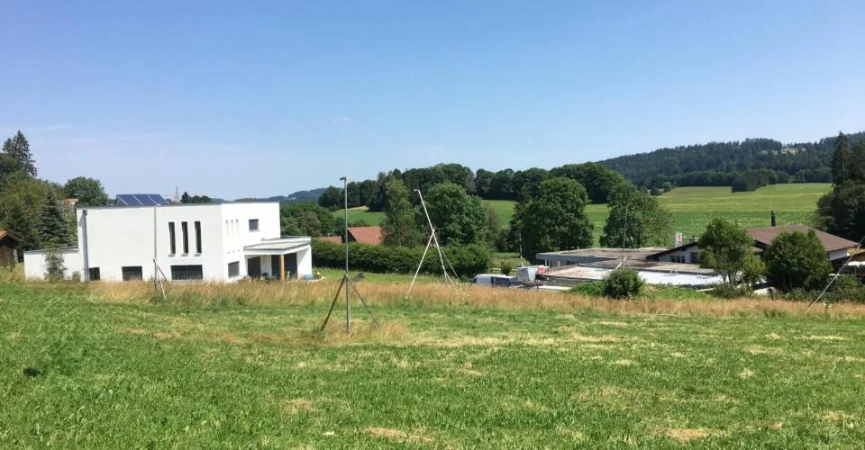 À vendre au Noirmont villa mitoyenne neuve et moderne de 5.5 pièces – Foto 8 von 9