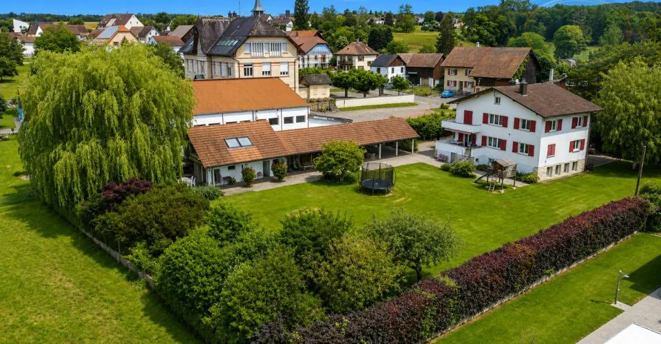 Maison de deux logements avec grande parcelle et pavillon aménageable