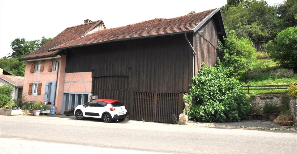 Dorfhaus mit Charme in Beurnevésin