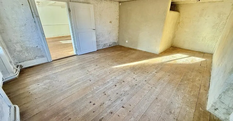 À vendre maison familiale de 5.5 pièces à rénover à Corban