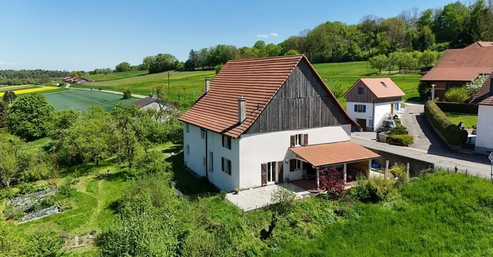 Appartement à vendre de 4.5 pièces dans une ferme rénovée à Chevenez