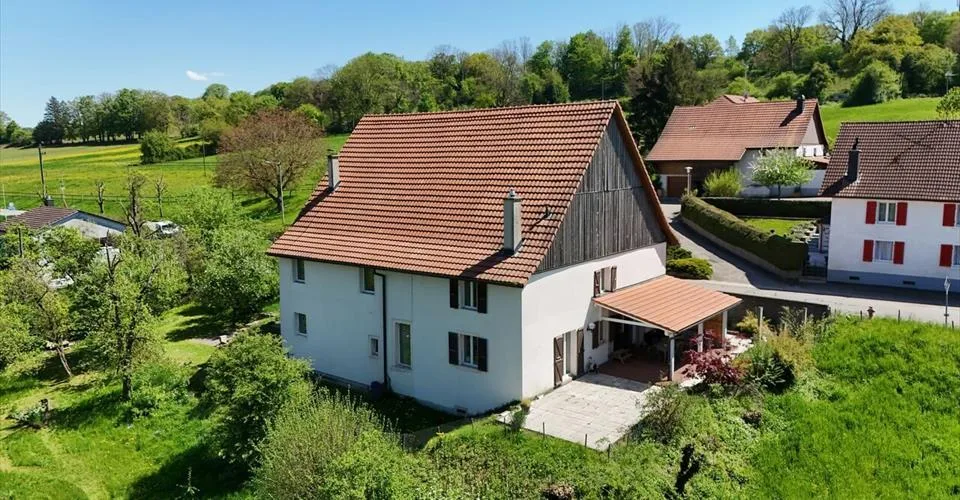 Appartement à vendre de 4.5 pièces dans une ferme rénovée à Chevenez