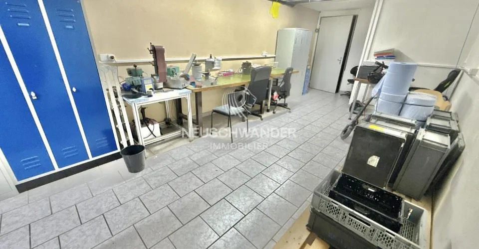 Atelier à transformer en une maison familiale à Bassecourt à vendre
