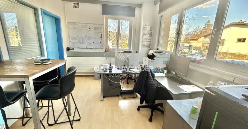 Atelier à transformer en une maison familiale à Bassecourt à vendre