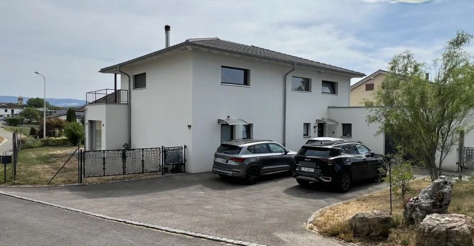 Maison contemporaine en lisière de forêt à Bonfol – foto 2 di 12