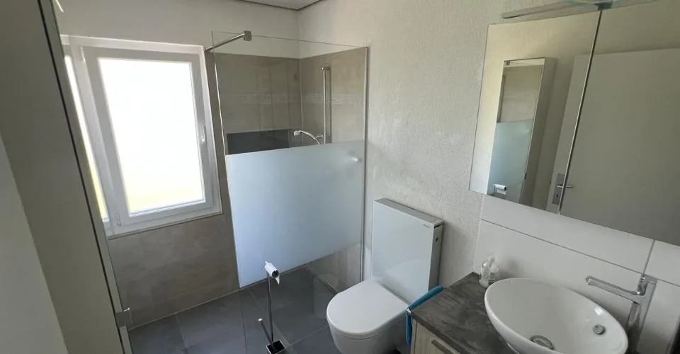 Maison avec grand jardin privatif et terrasse à Coeuve