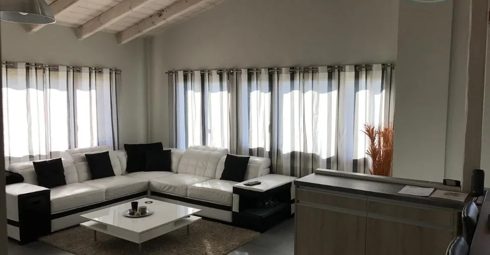 Maison avec grand jardin privatif et terrasse à Coeuve