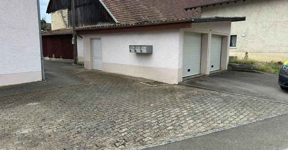 Grand immeuble de 3 appartements