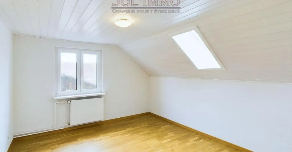 Grand immeuble de 3 appartements