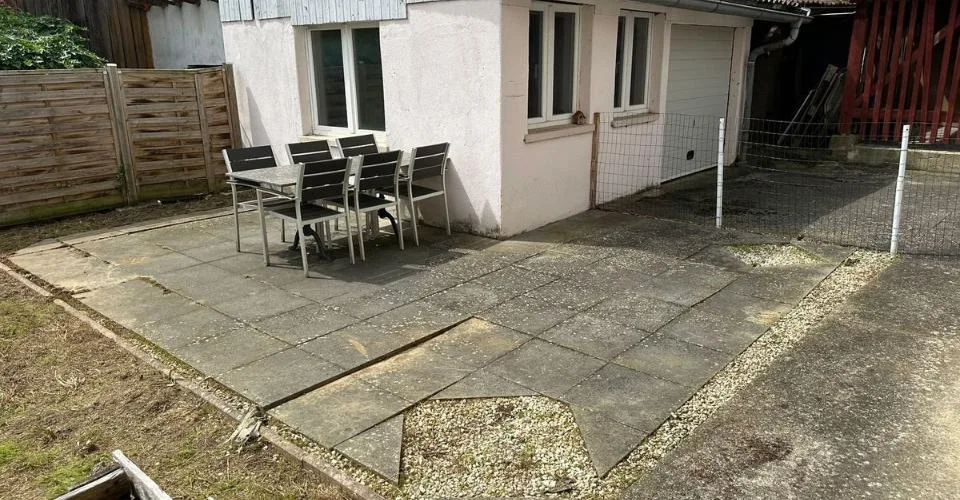 Grand immeuble de 3 appartements