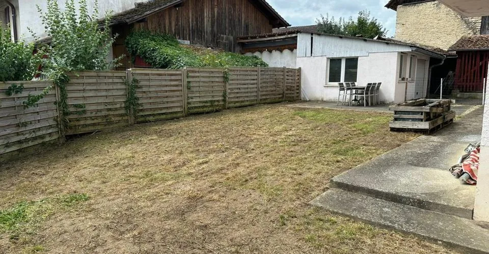 Grand immeuble de 3 appartements