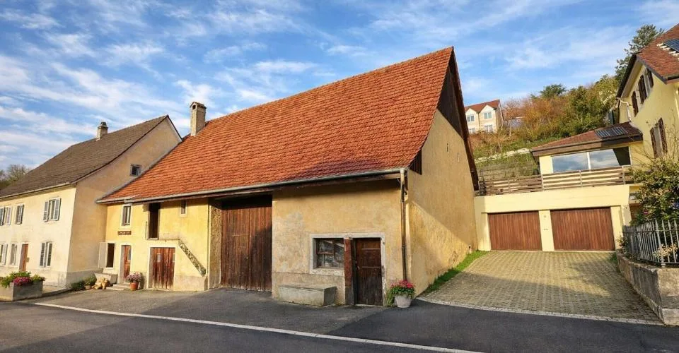 Maison à rénover avec projet de 4 appartements à Fontenais à vendre