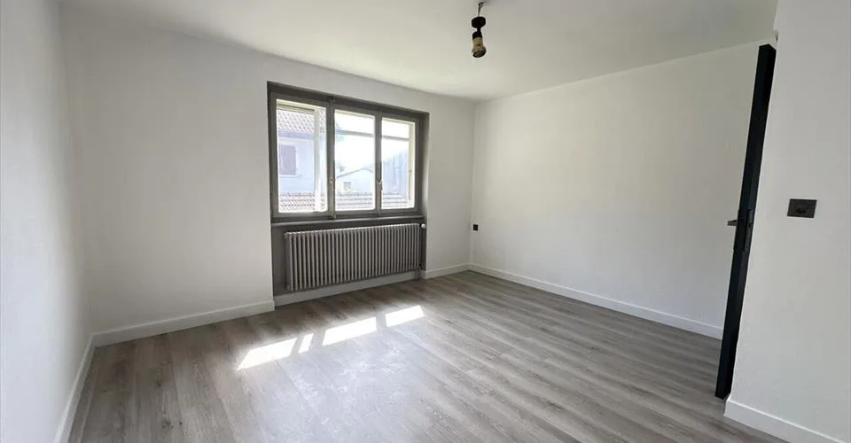 Maison familiale de 9 pièces à vendre à Fontenais