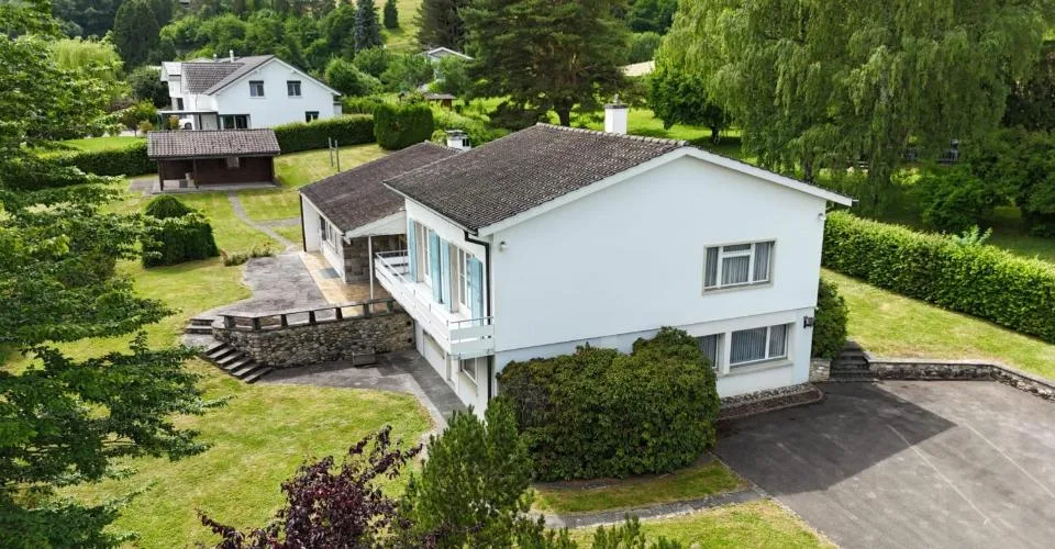 À Glovelier à vendre villa de 9.5 pièces sur une vaste parcelle