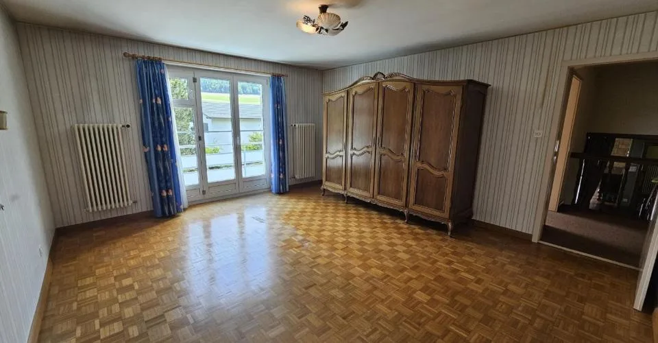 À Glovelier à vendre villa de 9.5 pièces sur une vaste parcelle