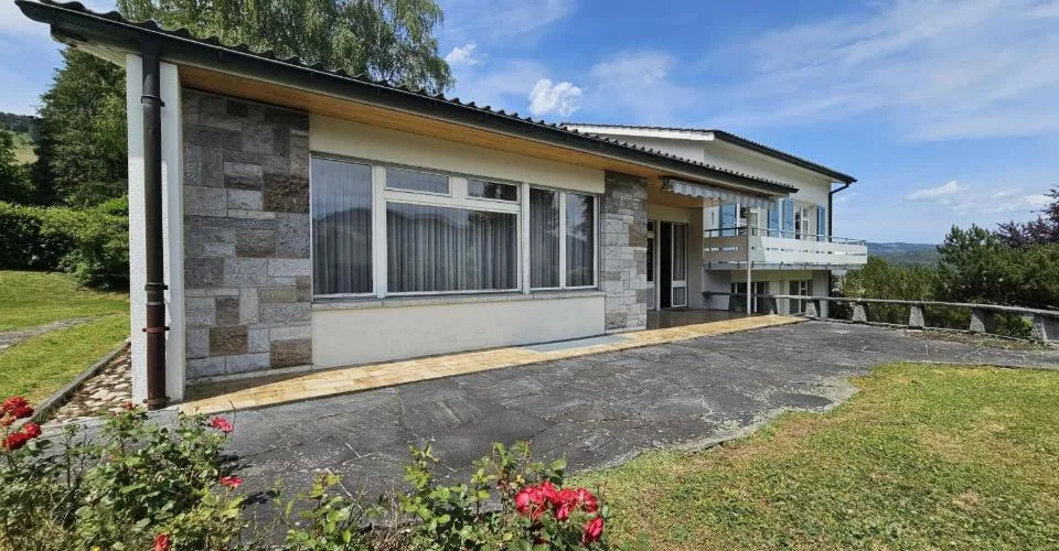 À Glovelier à vendre villa de 9.5 pièces sur une vaste parcelle