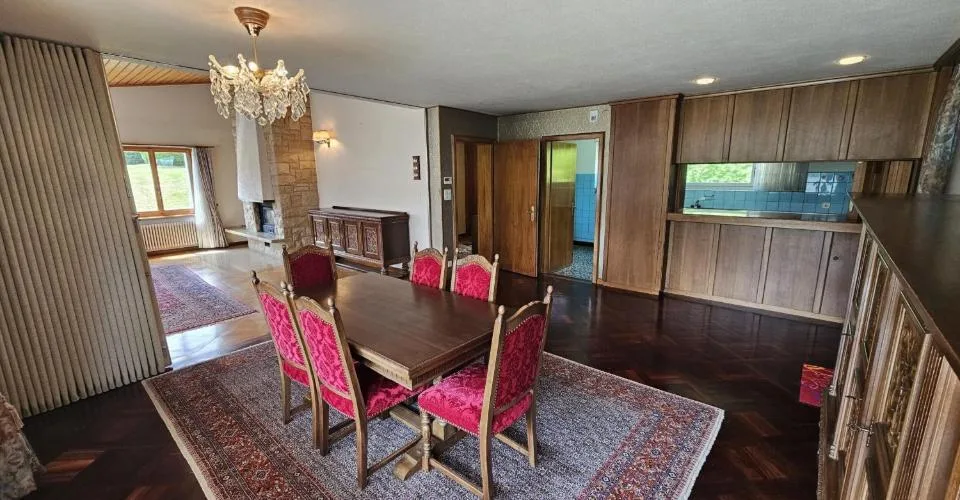 À Glovelier à vendre villa de 9.5 pièces sur une vaste parcelle