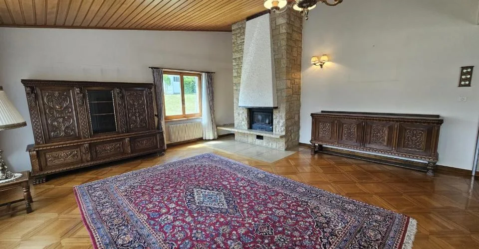 À Glovelier à vendre villa de 9.5 pièces sur une vaste parcelle