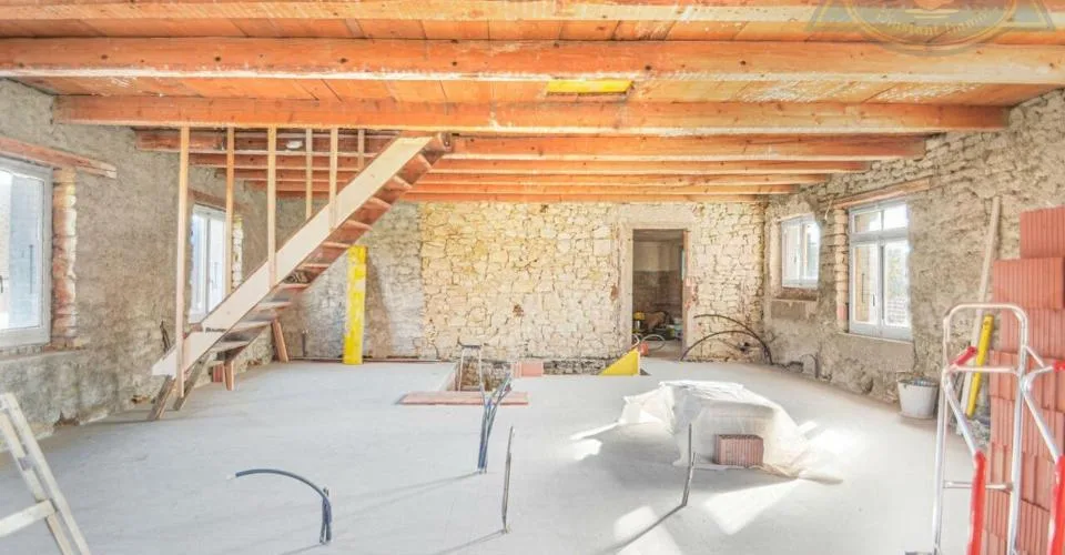Maison partiellement rénovée située au calme