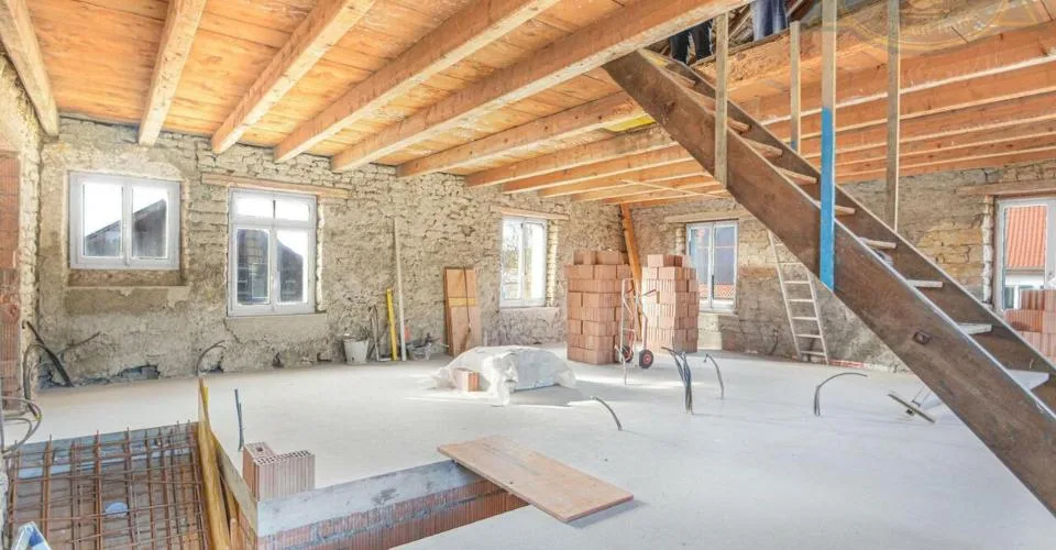 Maison partiellement rénovée située au calme
