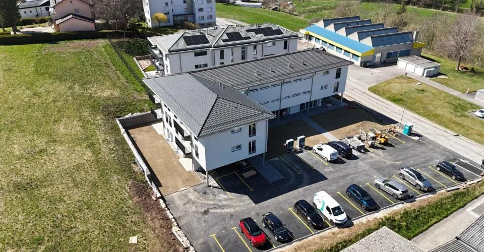 Places de parc extérieures ou extérieures couvertes