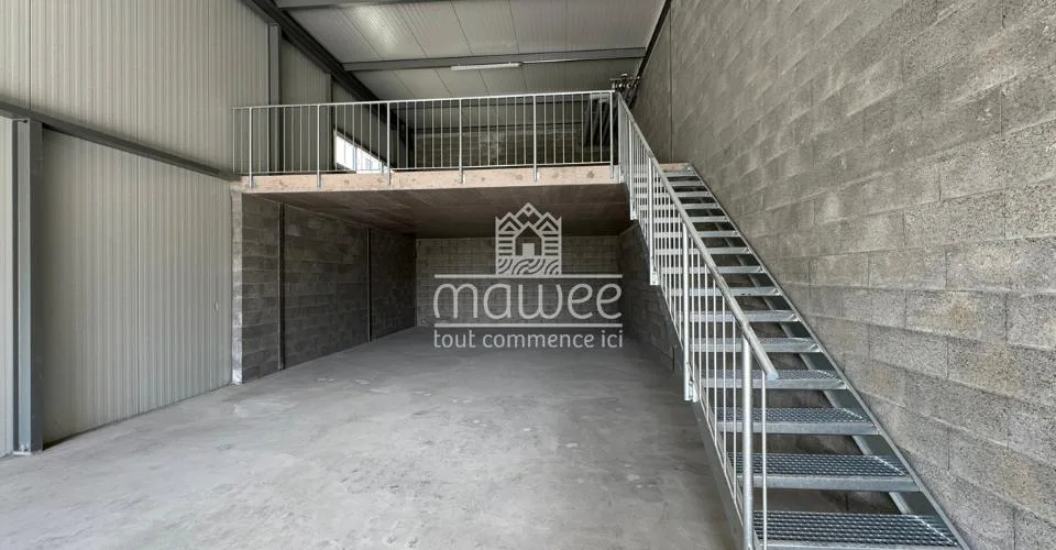 Grand Box de 179 m2 à Saxon