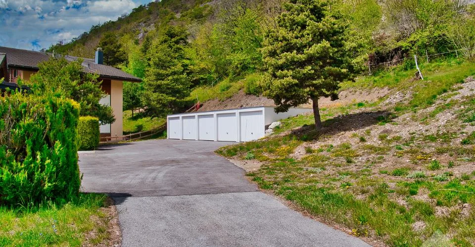 1 garage box à vendre à 1 km au-dessus de Varen – foto 3 di 3