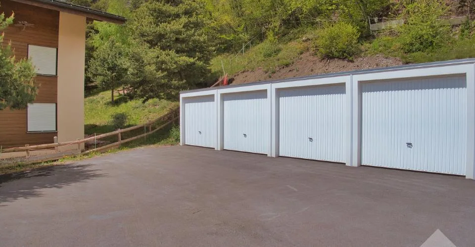 1 garage box à vendre à 1 km au-dessus de Varen – foto 2 di 3