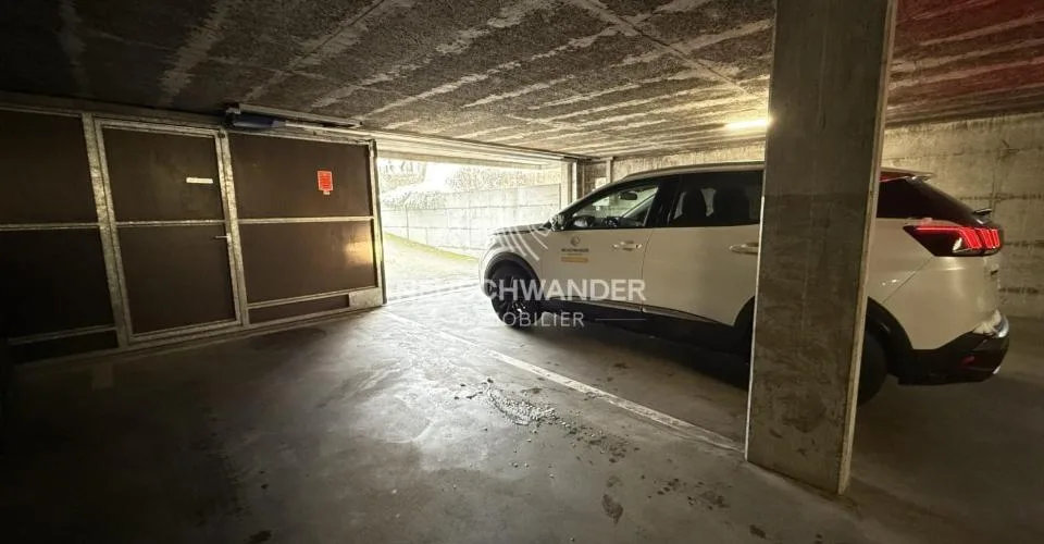 À vendre dans un parking souterrain 1 place de parc à Delémont