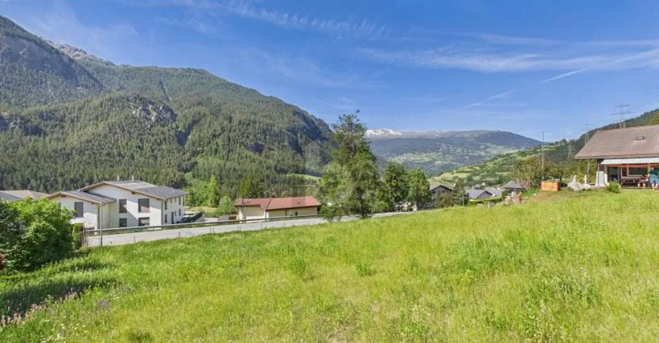 SONNIGE AUSSICHTSLAGE MIT BERGPANORAMA