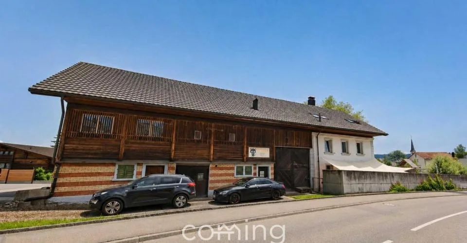 Terrain à bâtir à Kölliken - 3'172 m² avec bâtiment existant et potentiel de développement