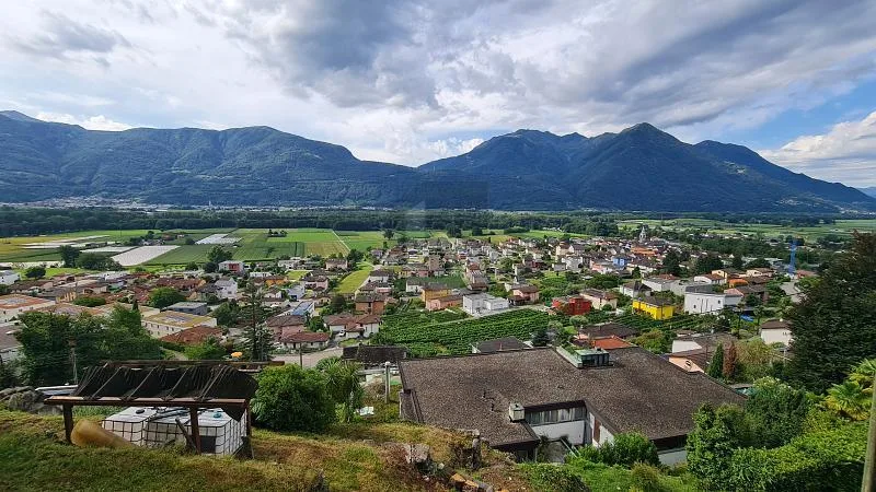 SOLEGGIATO E TRANQUILLO CON VISTA