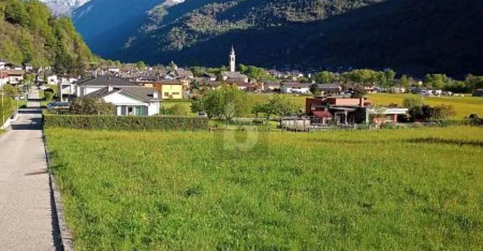BAULAND AM ENDE DES DORFES, MIT SCHÖNER AUSSICHT