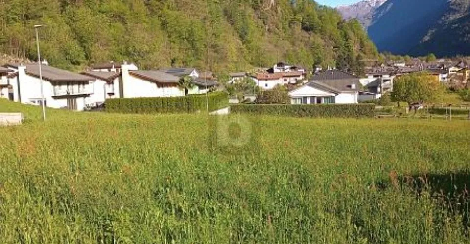 BAULAND AM ENDE DES DORFES, MIT SCHÖNER AUSSICHT